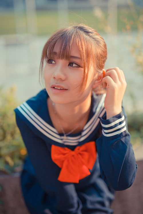 夕阳下的可爱小学妹