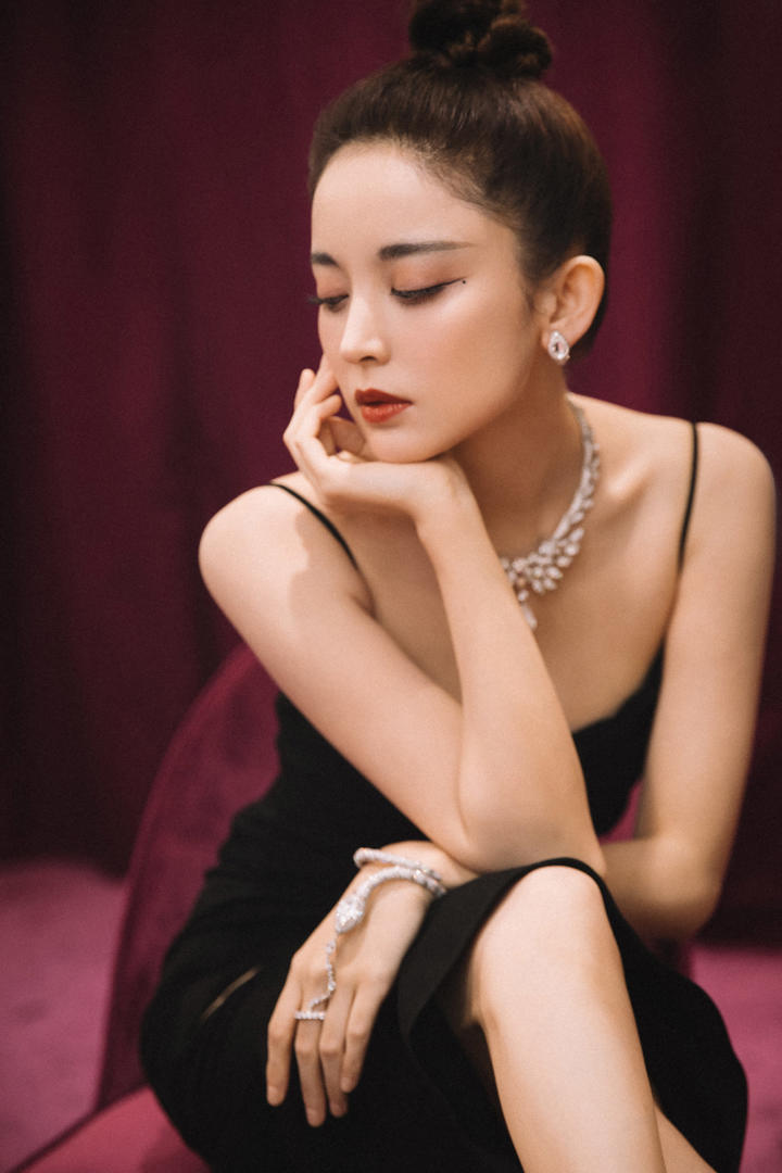 古力娜扎性感成熟御姐范艺术写真图片