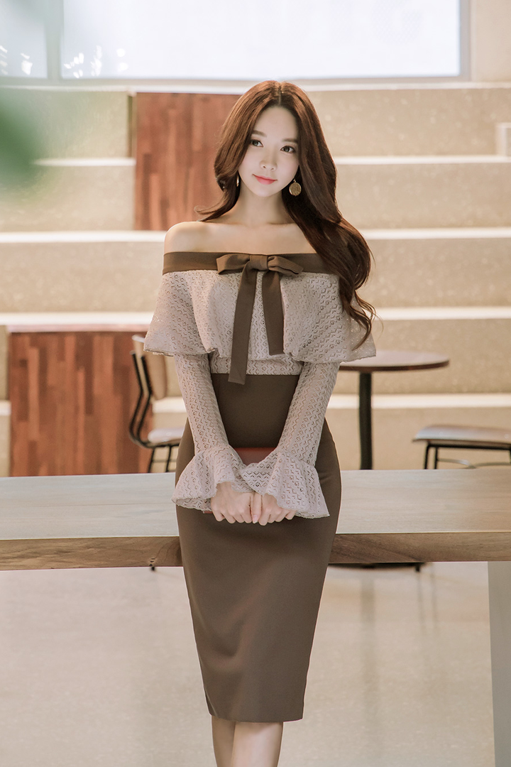 靠在桌子上的高清韩国女星朴秀妍图片