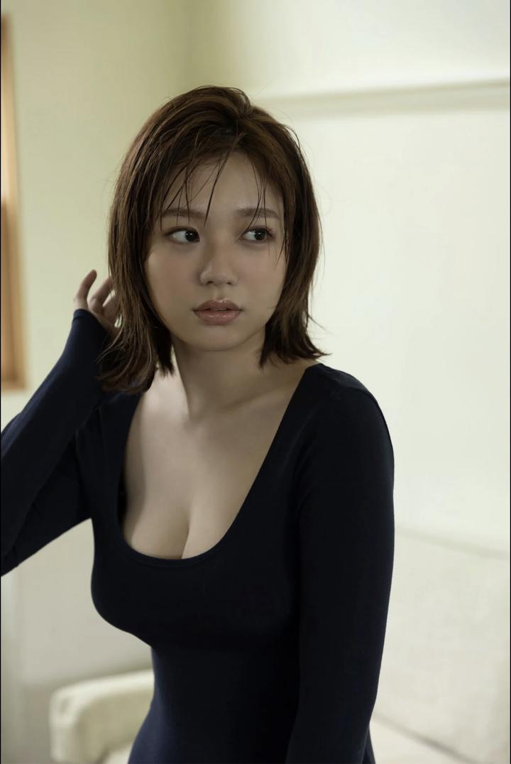 黑色紧身衣短发美女日韩精品美女写真套图