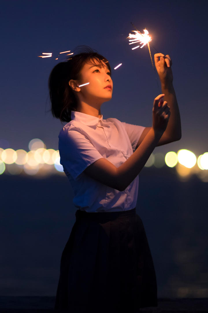 夜色中清纯女生艺术写真集免费下载