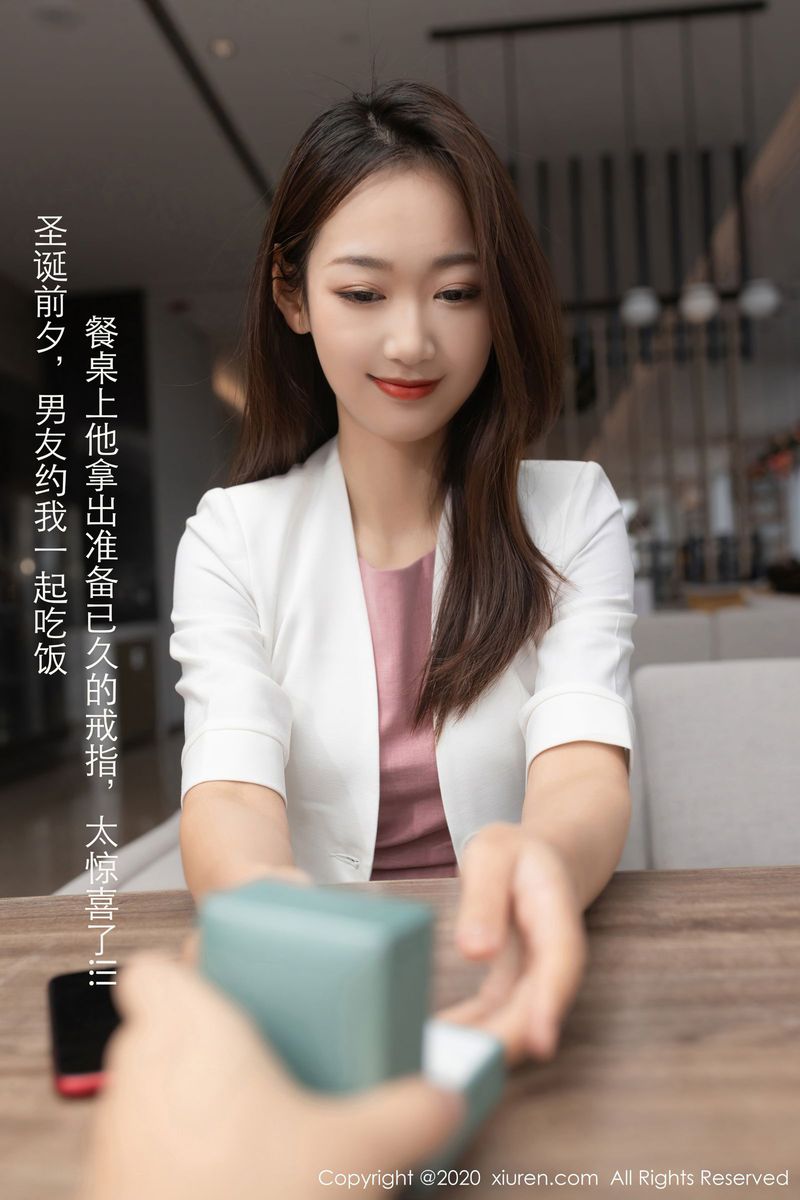 秀人网性感女神唐安琪丝袜美腿职场OL系列圣诞前夕剧情写真
