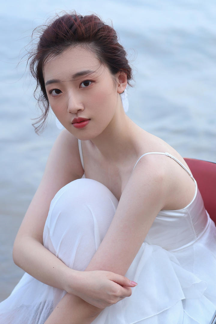 中国清纯温柔漂亮美女头像高清壁纸下载