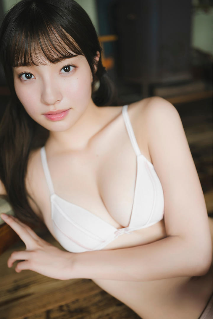 嫩白美女比基尼图片