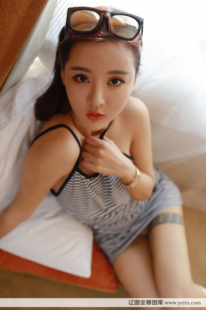 丰满美女模特佳佳JiaJia玉体撩人大尺度私房照