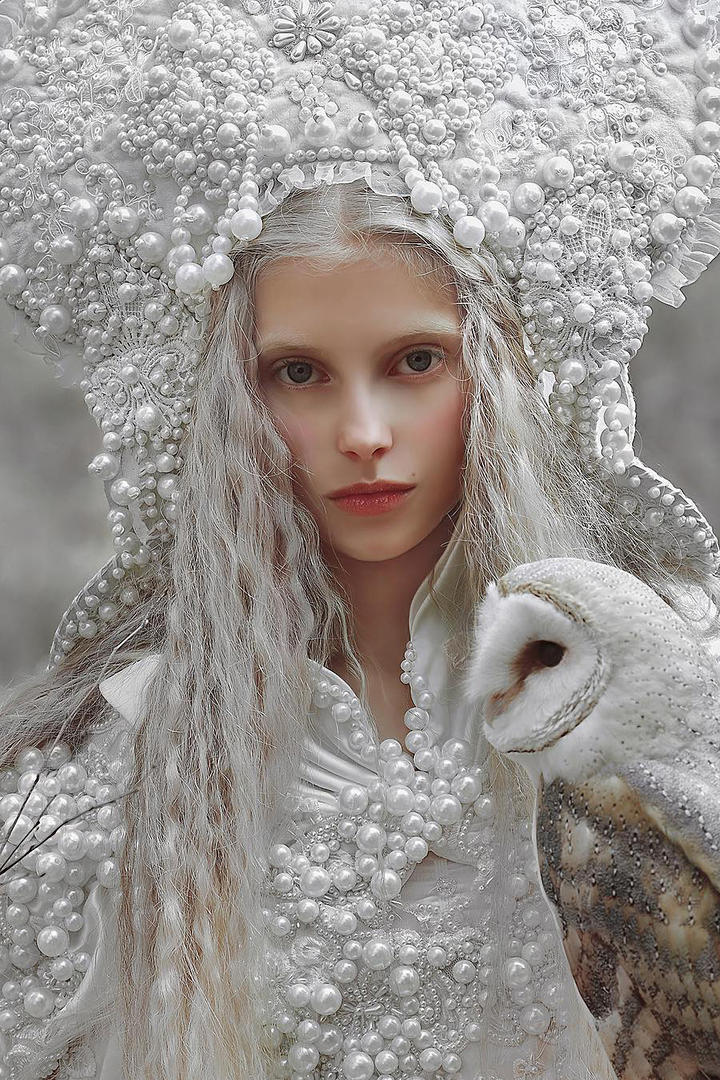 穿着华丽服饰的欧美话剧人物美女图片