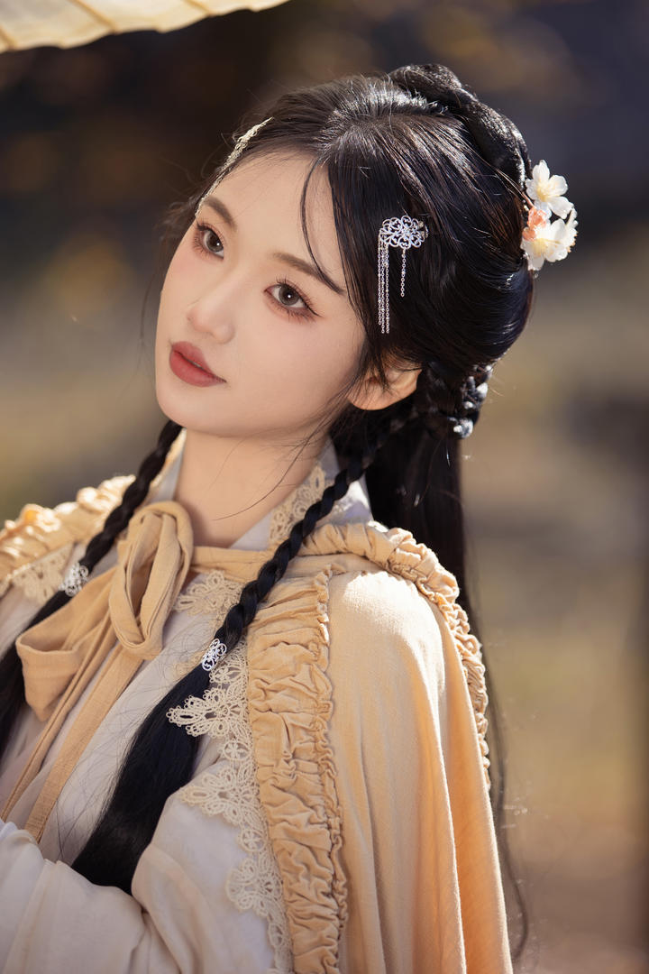 眉清目秀古风汉服美女意境写真大图