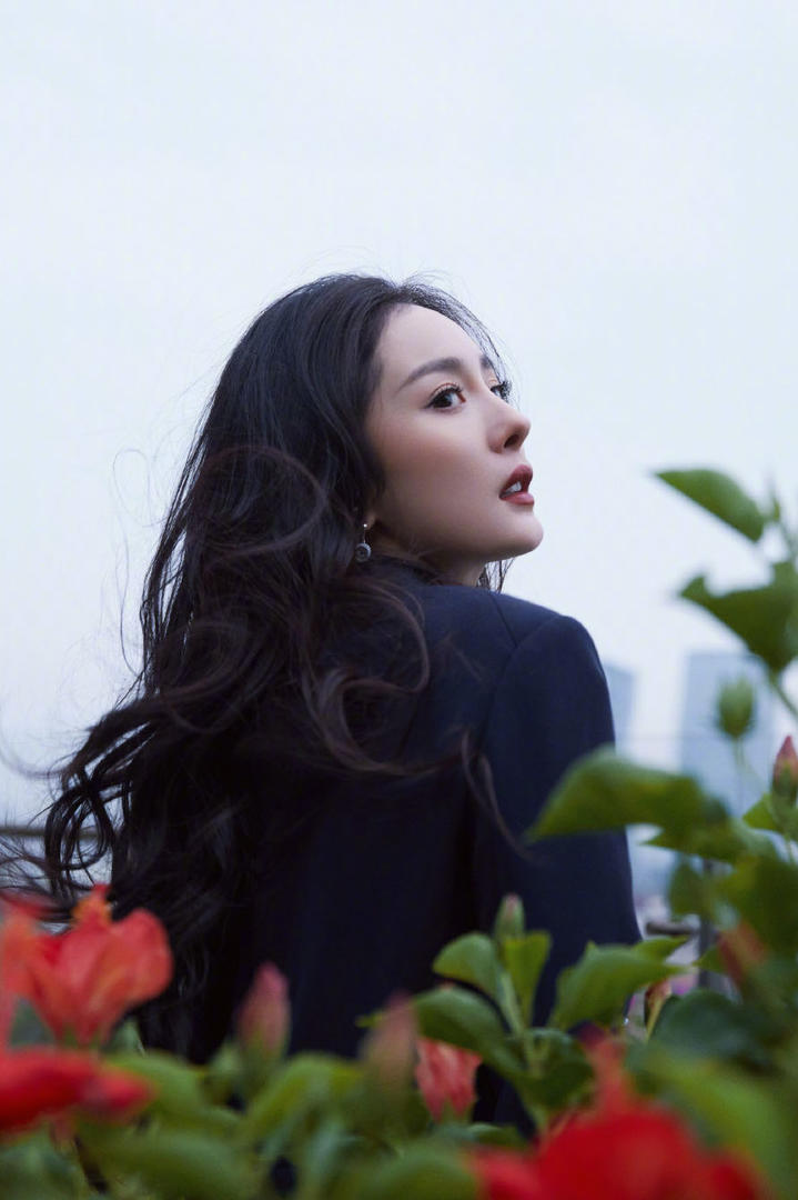 杨幂西装性感写真图片