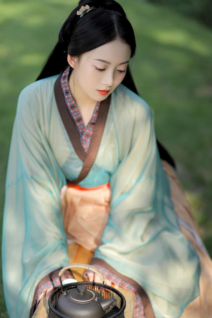 一身青衣的唯美古风美女壁纸写真图片