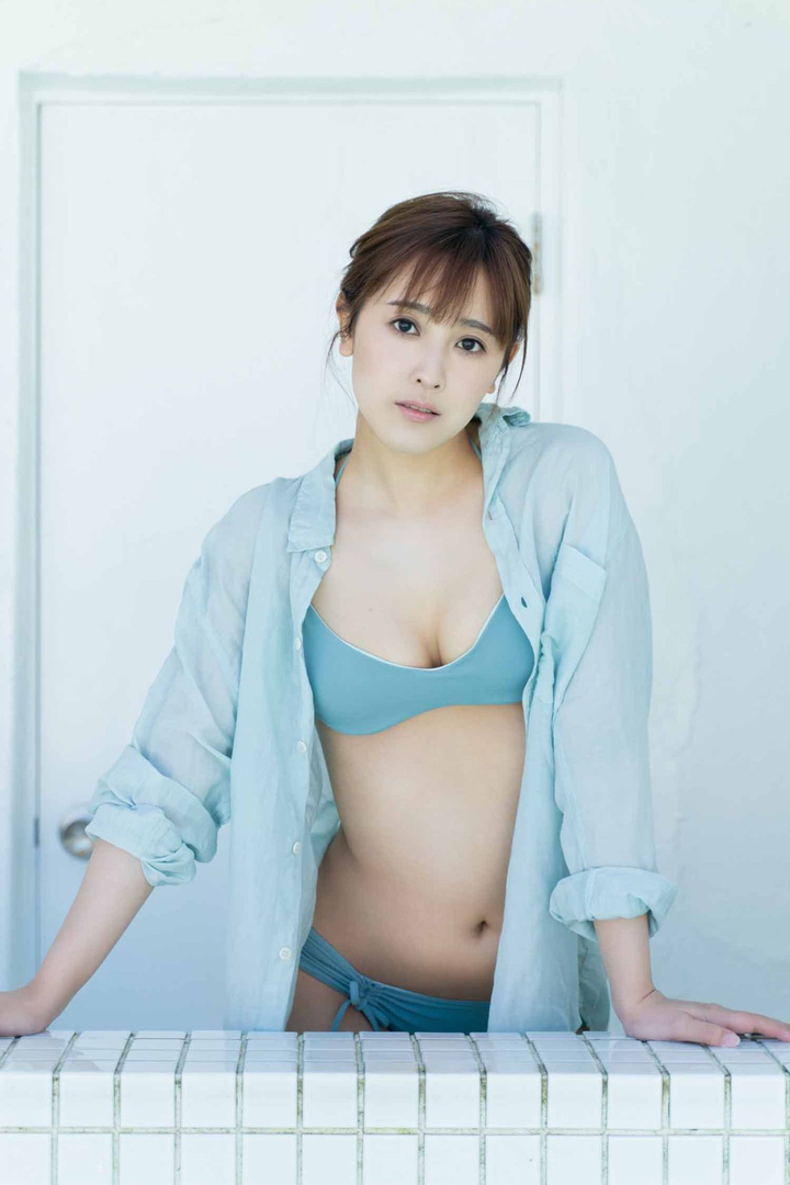 身材丰满的日本成熟美女浴室大胆写真图片