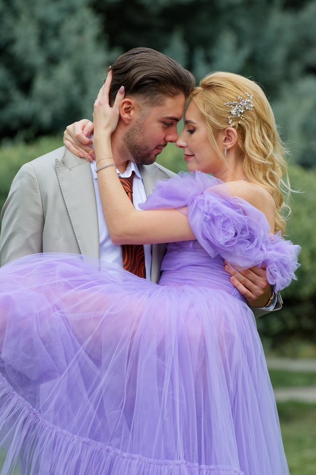 欧美俊男美女新婚夫妻公主抱婚纱照