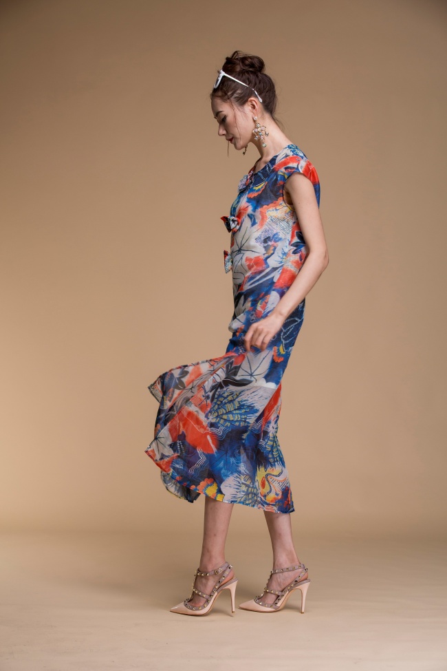 真丝连衣裙美女写真图片