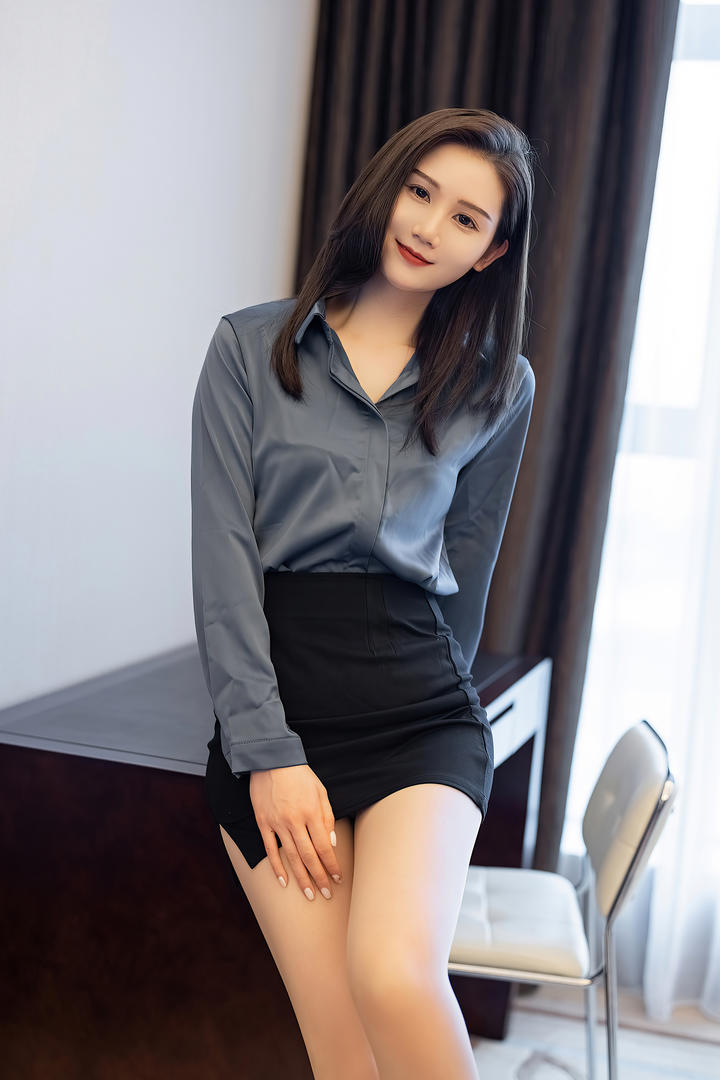 优雅气质的清纯美女图片SISY思