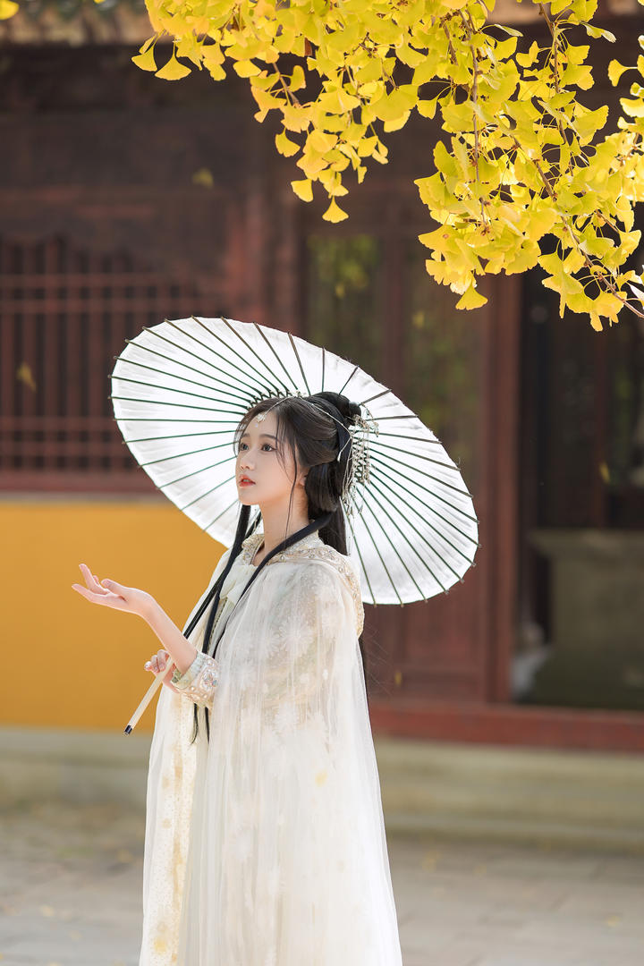 单纯天真的古装汉服美女唯美艺术摄影写真图片