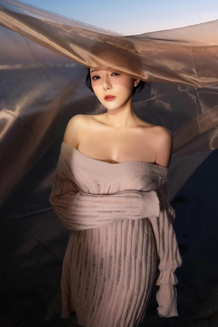 中国美女网王馨瑶性感香肩诱惑写真图片