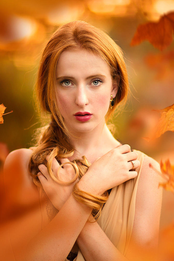 落叶下的高清欧美美女写真