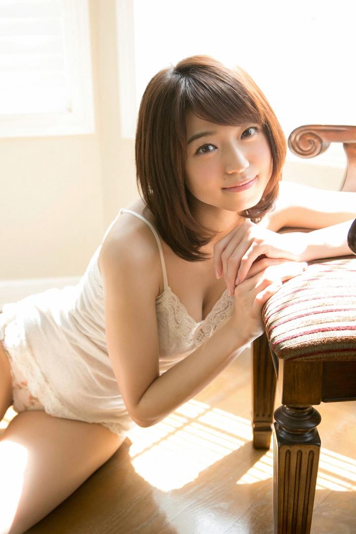性感暴露的吊带睡衣美女诱惑图片
