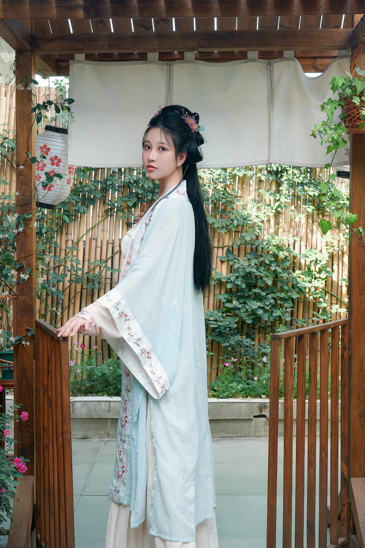 中国清纯古装汉服美女壁纸高清大图