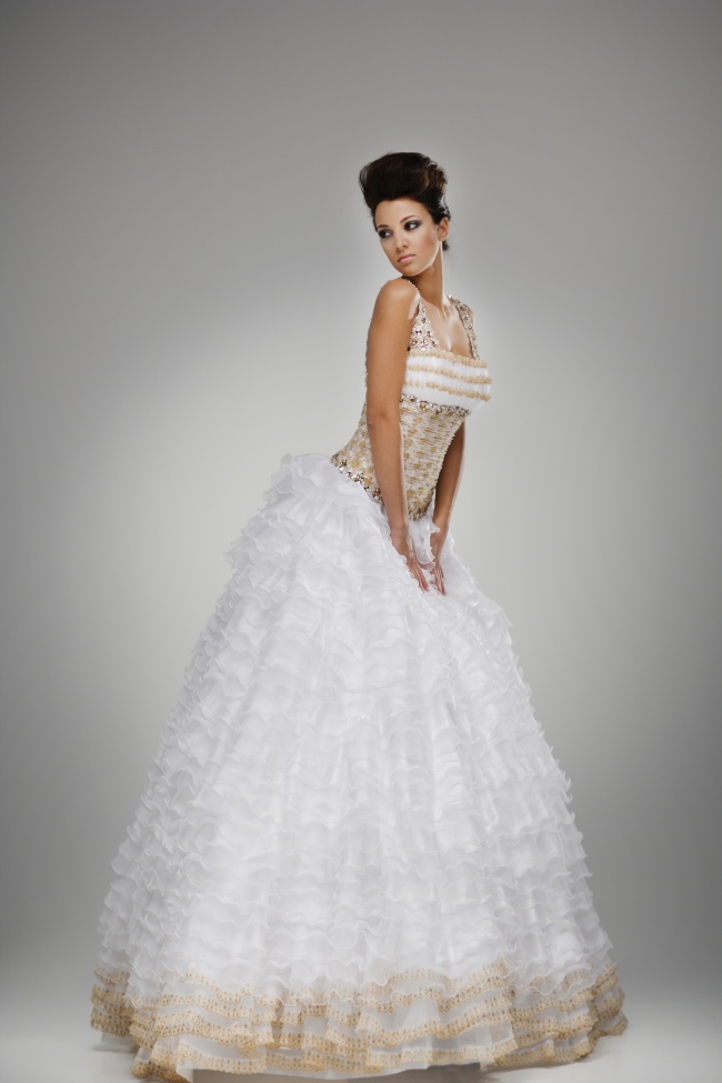 清纯女生唯美婚纱图片