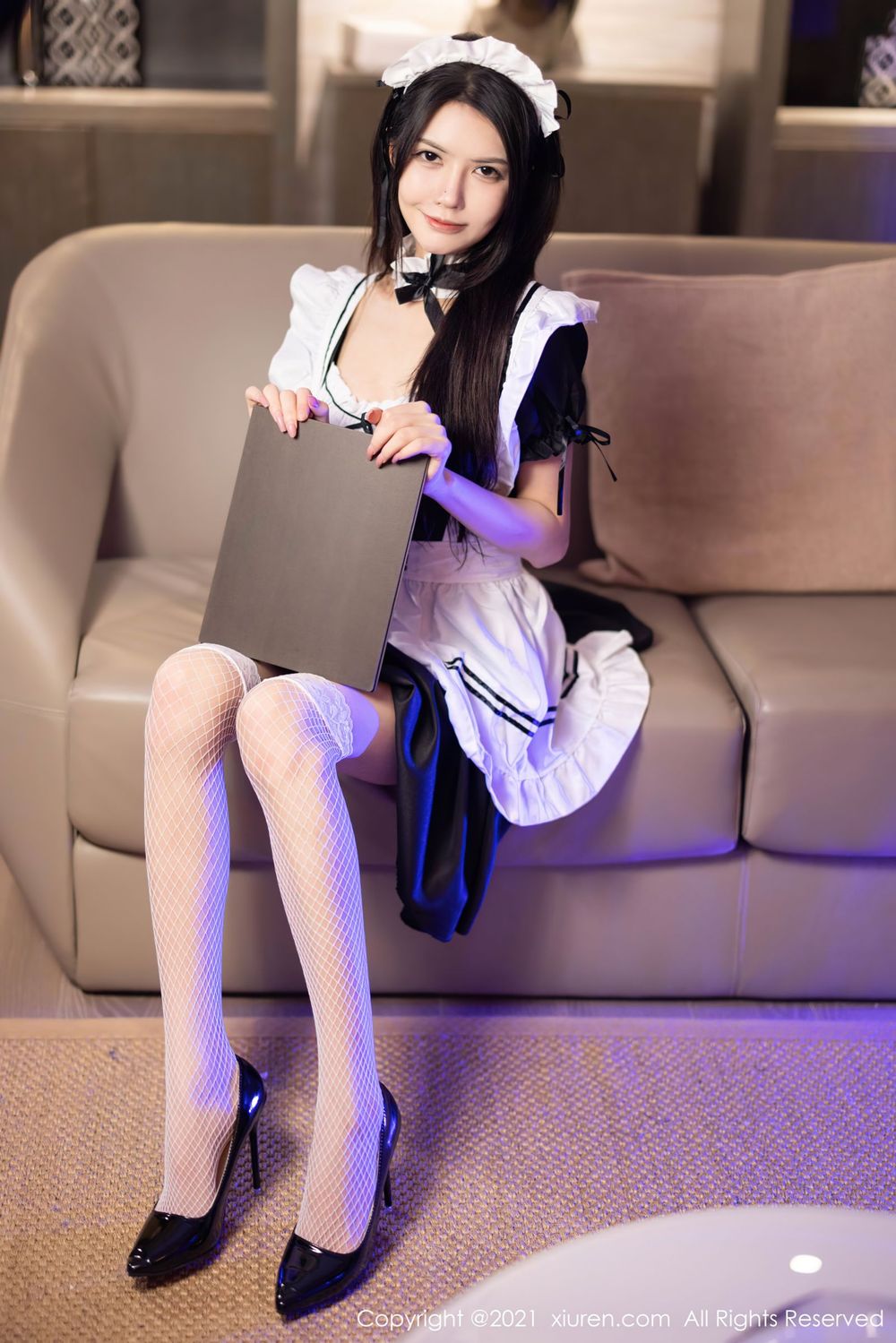 秀人网美女模特媛媛酱belle白丝网袜女仆装系列长三角旅拍