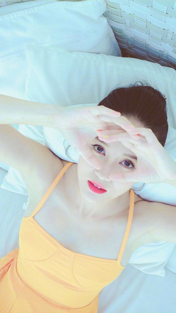知名美女明星陈乔恩吊带裙美女写真图片