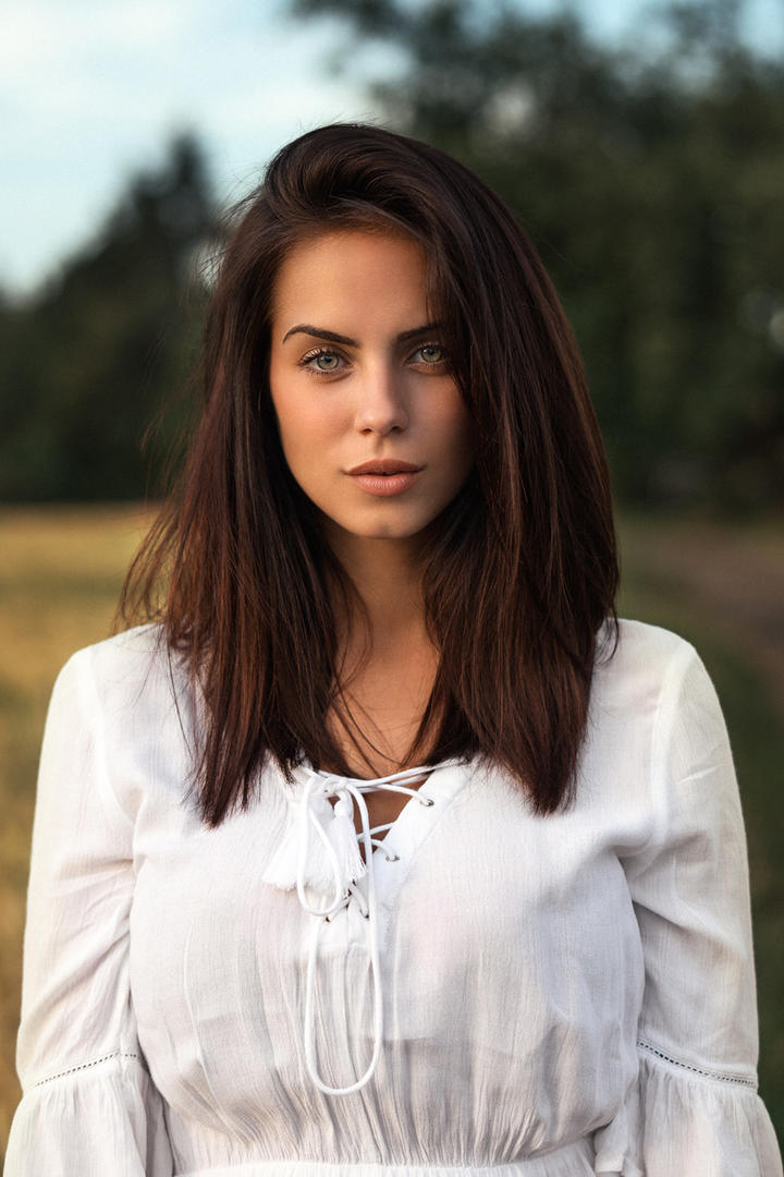 户外欧美美女写真图片