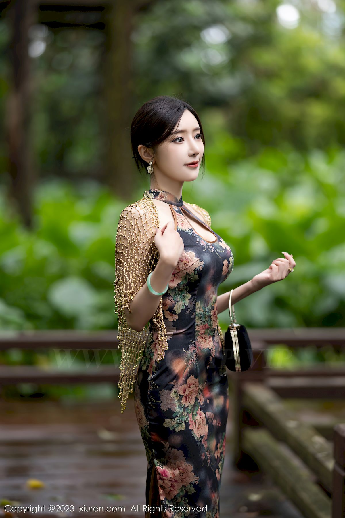 秀人网性感女神王馨瑶yanni花纹旗袍原色丝袜安吉旅拍