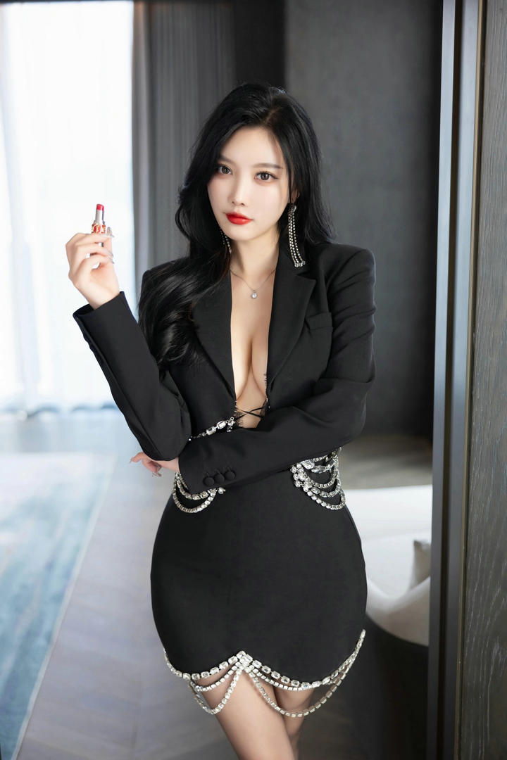 国产久久精品气质美女杨晨晨女性人体写真大全