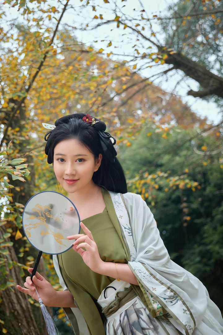 温柔古典汉服美女模特户外人像摄影写真图片大全