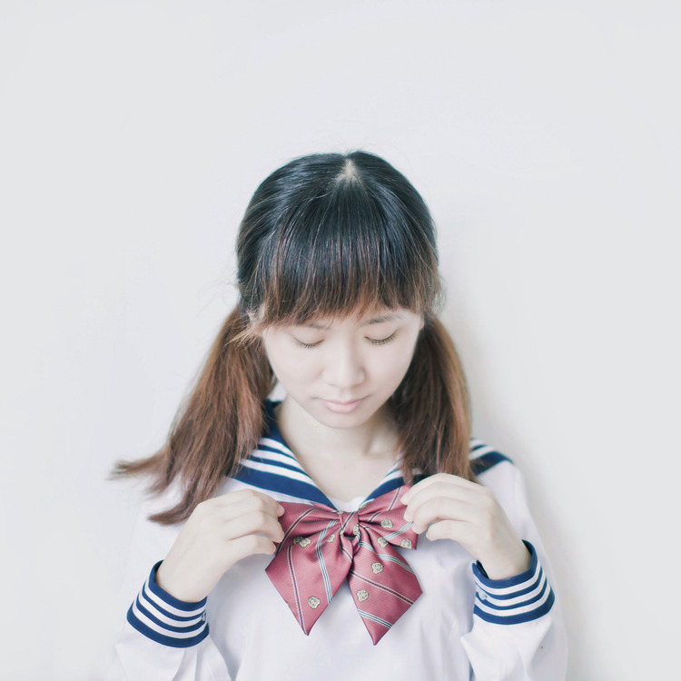 独自留在校园的清纯校花