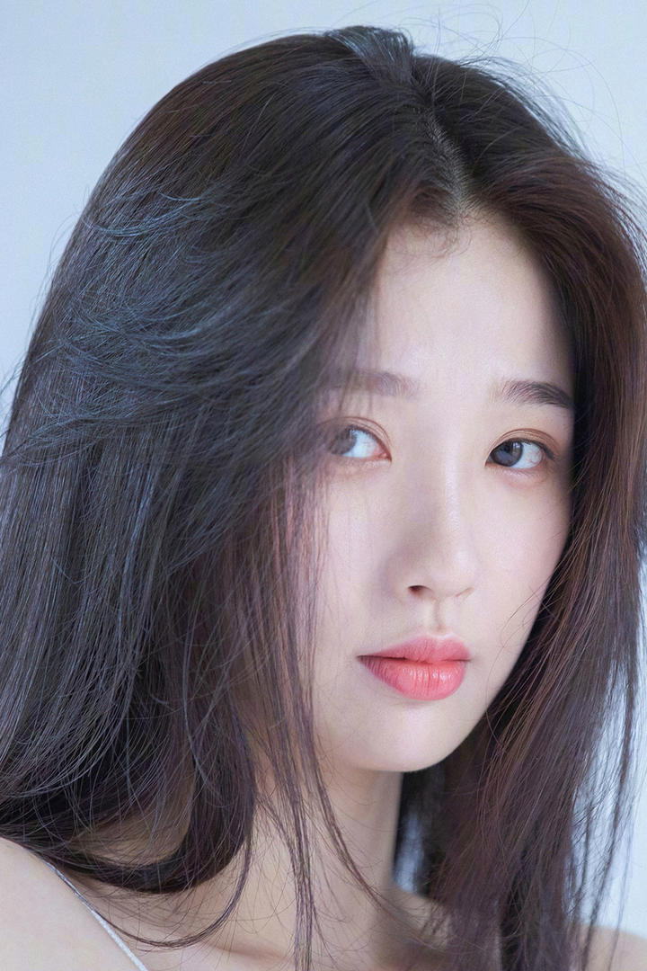 高清国内美女明星虞书欣写真图片