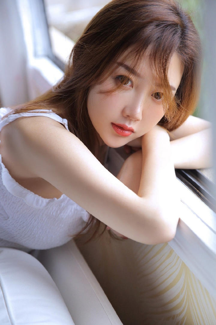 4K养眼美女壁纸女大学生生活照图片