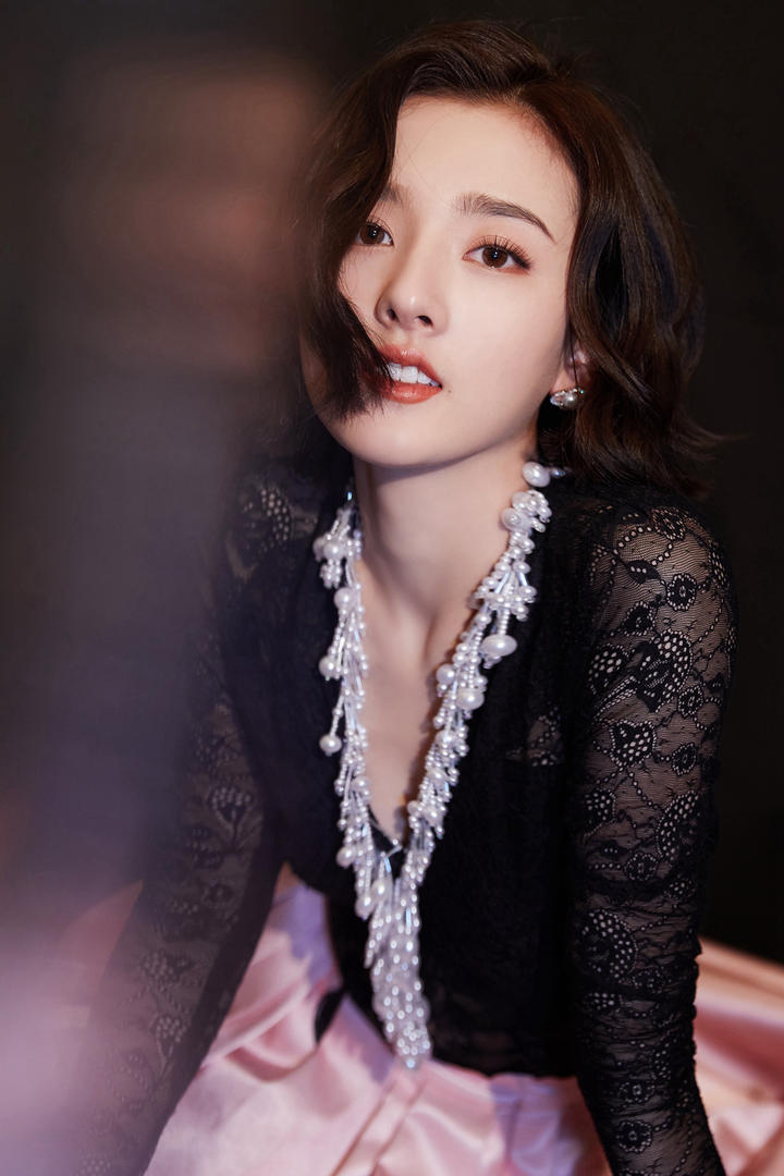 高清国内女明星宋祖儿干练短发气质写真图片