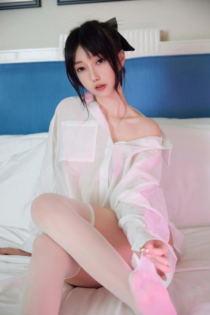 「纯欲天花板」上海嫩模白衬衣美女诱人写真图片