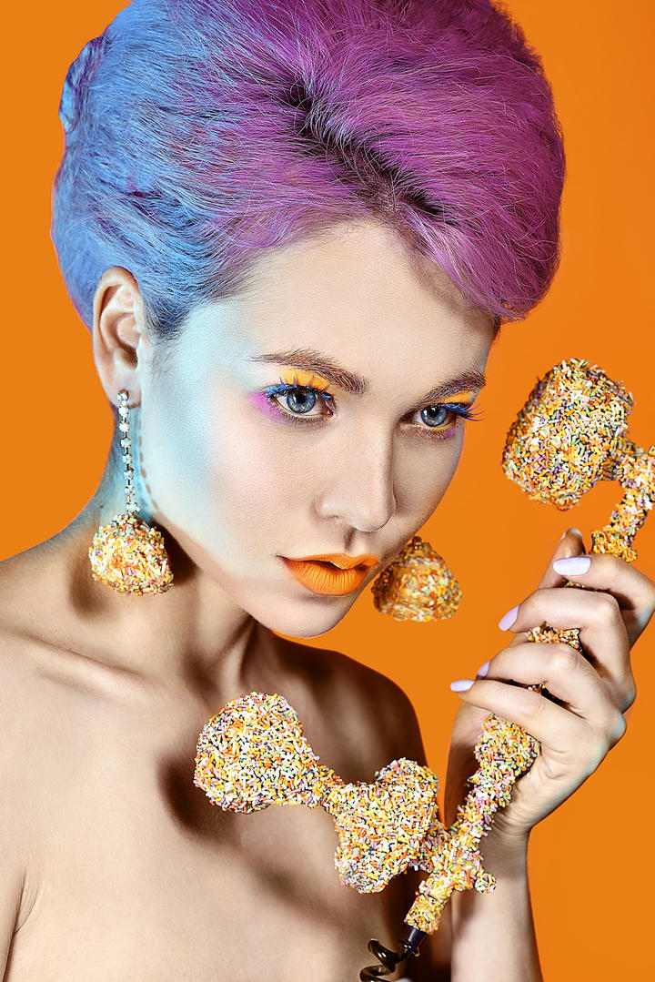 打电话的欧美美女艺术照