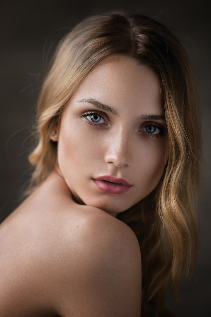 金发的欧美美女肖像艺术写真图片