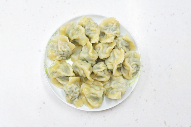 一盘韭菜馅水饺摄影图片