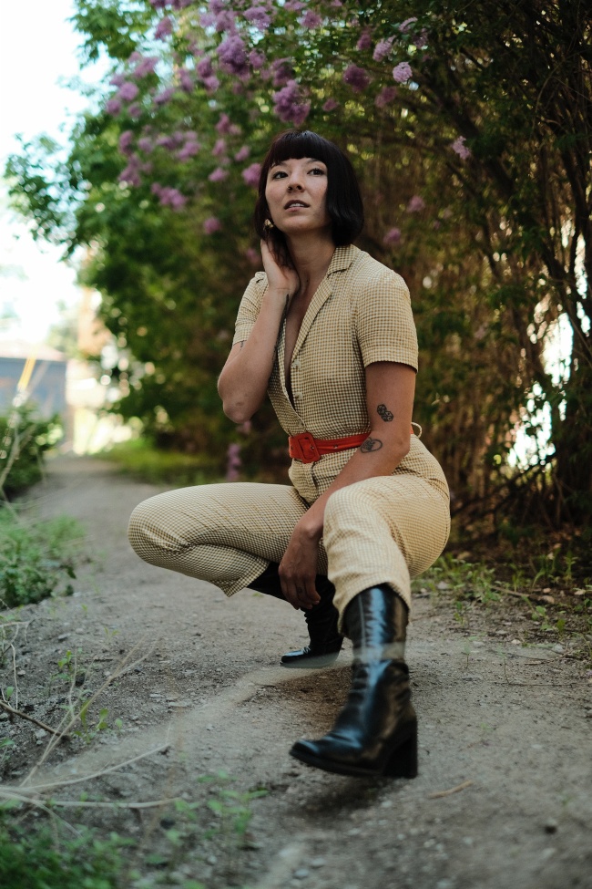 霸气皮靴美女写真图片