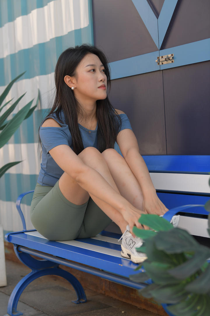 国产精品99极品瑜伽紧身裤美女无码街拍