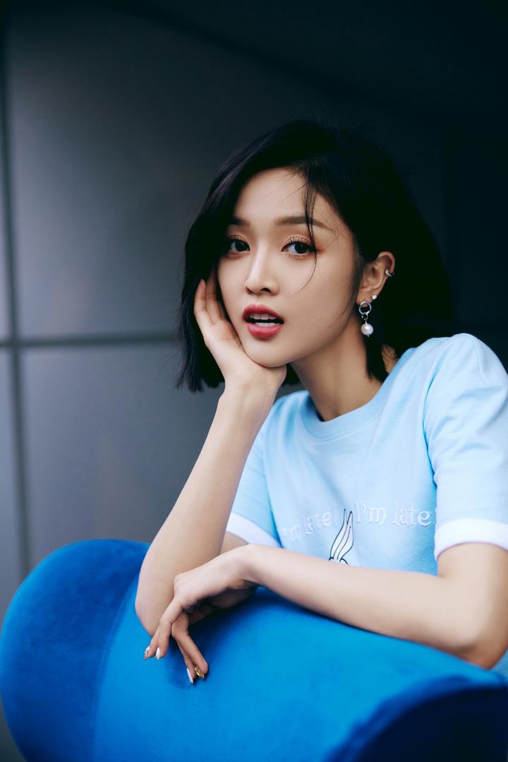 清纯美女明星吴宣仪清新养眼美女写真图片