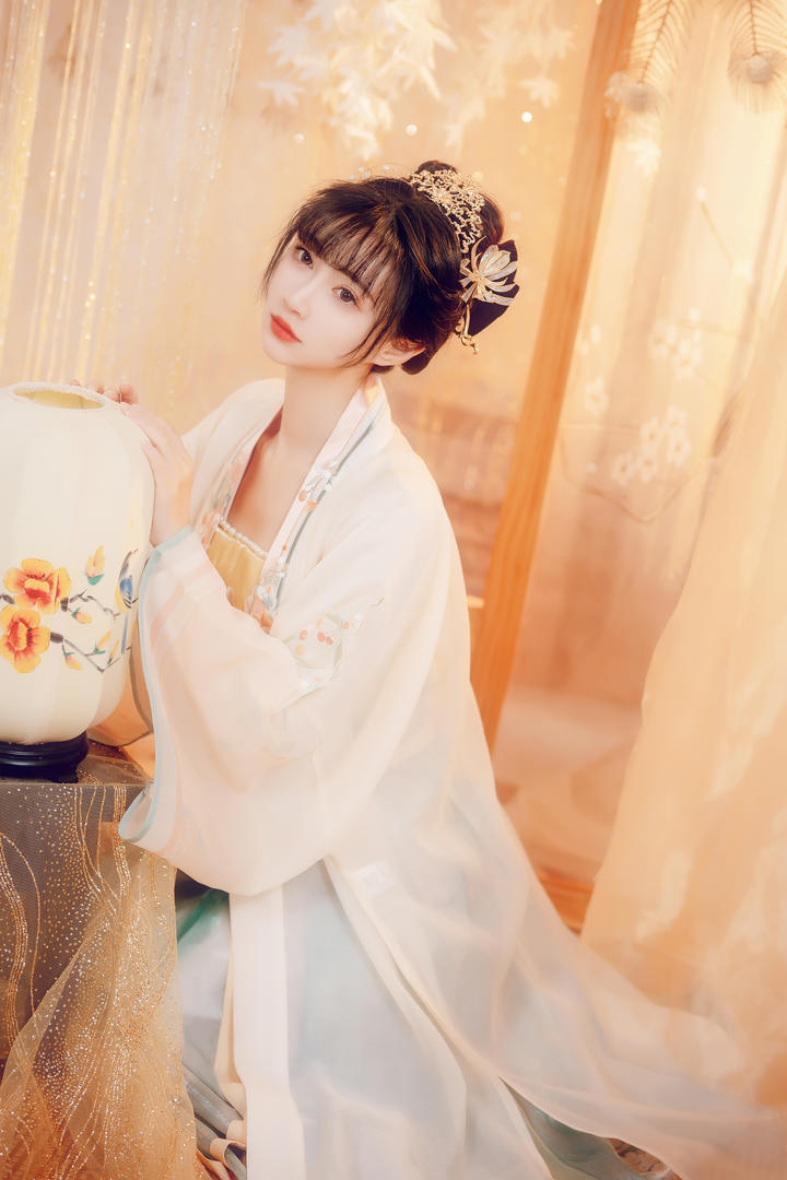 中国古装汉服美女高清艺术照写真图片