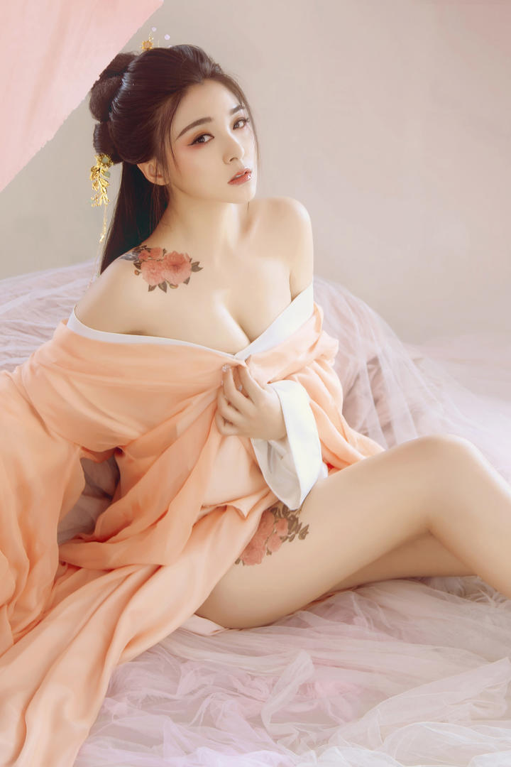 中国性感古装美女倩宝大胆人体摄影写真图片