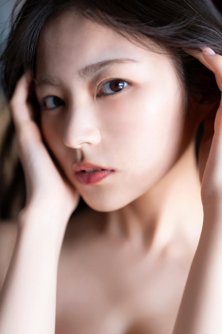 日本高清短发美女特写图片