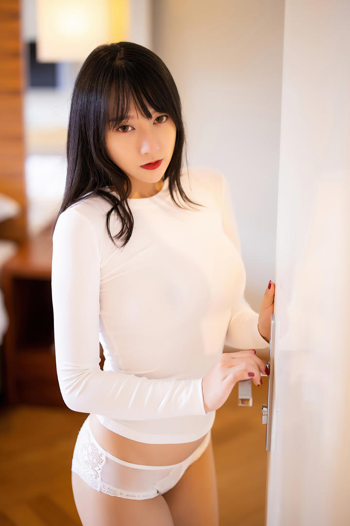 国产嫩模性感美女何嘉颖大胸美女图片