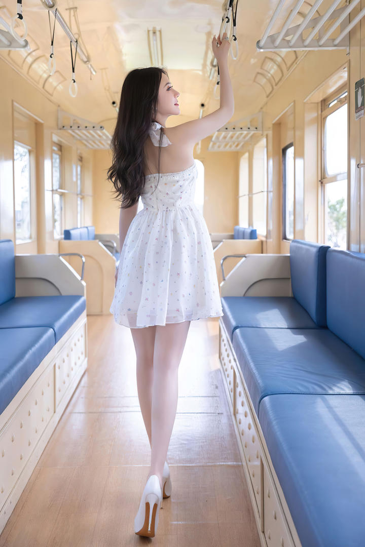 穿白色连衣裙的气质美女鱼子酱中国美女图片大全