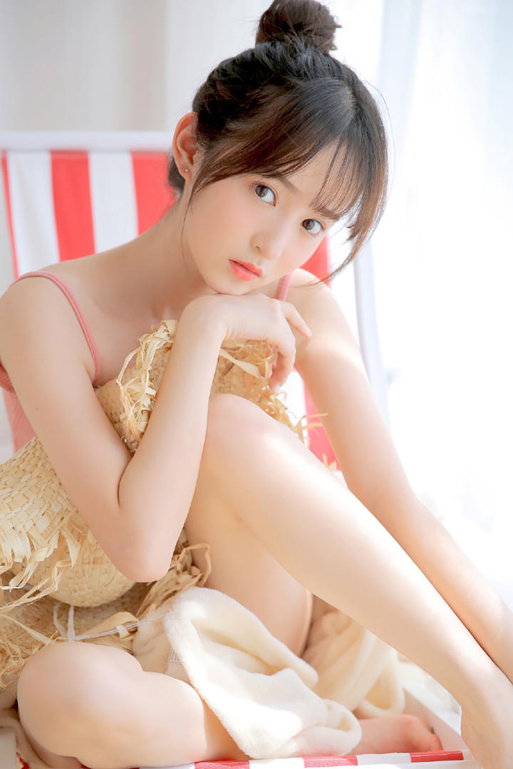扎着丸子头的甜美qq头像女生图片