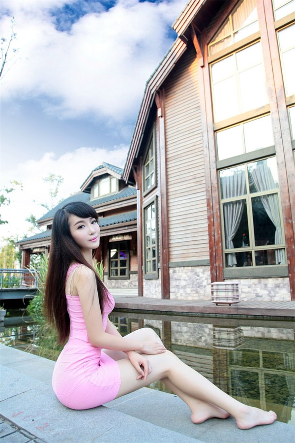 清纯美女极品身材迷人美腿写真