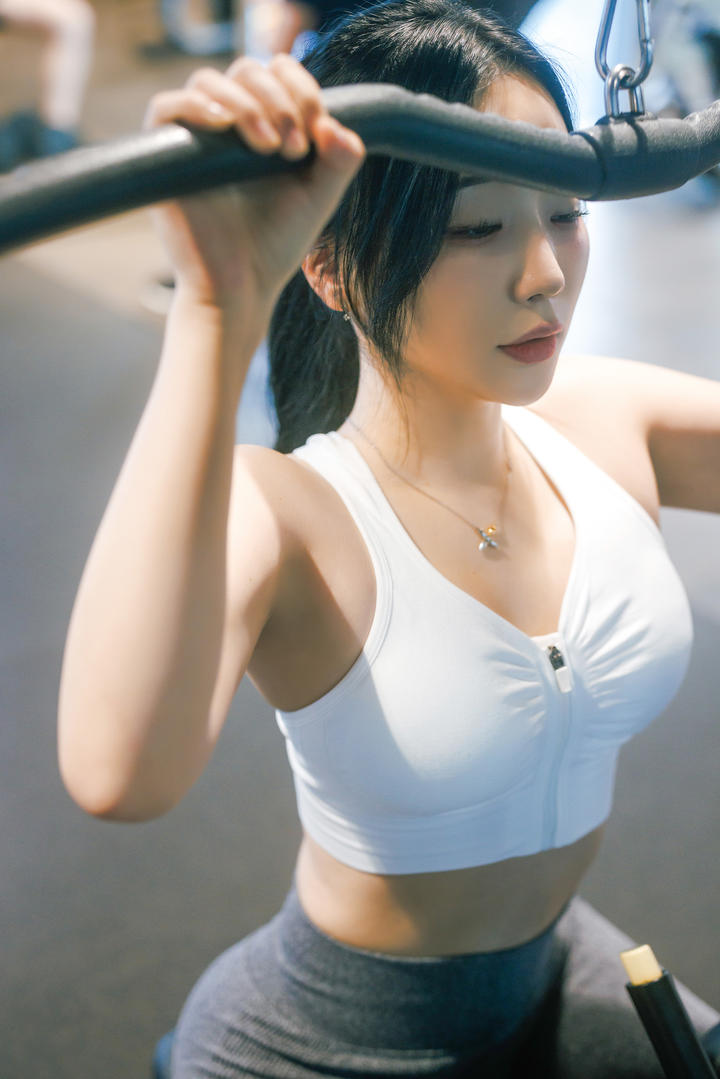 健身的性感紧身裤美女老师高清人体艺术图片