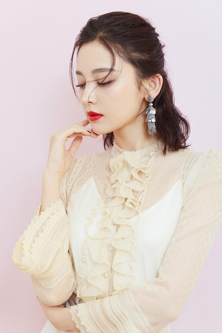 气质美女明星古力娜扎写真图片