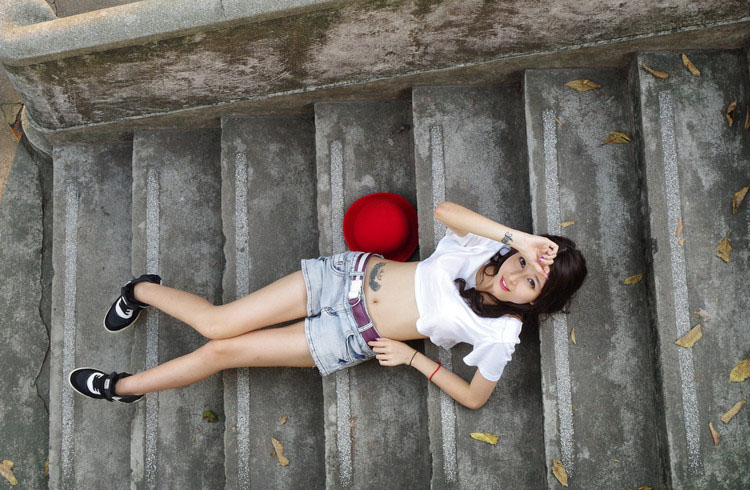 坠落凡尘的清纯小红帽